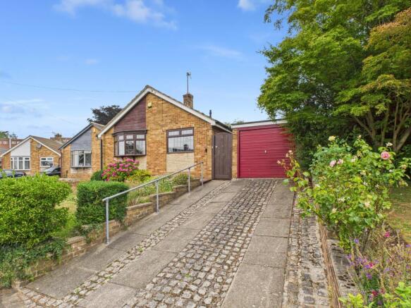 3 bed property, in South Avenue, £240,000