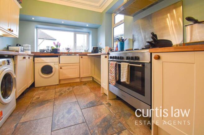 4 bed property, in Plantation Street, £165,000