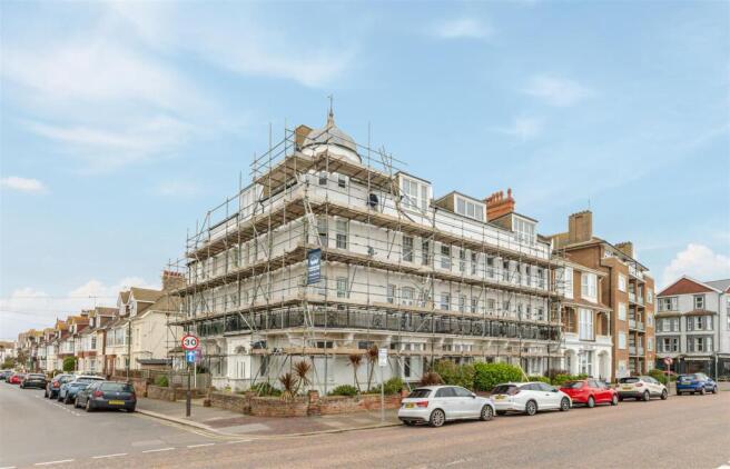 1 bed property, in Albany Road, £200,000
