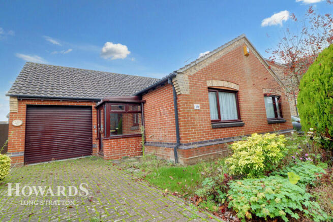 3 bed property, in Causeway Close, £325,000