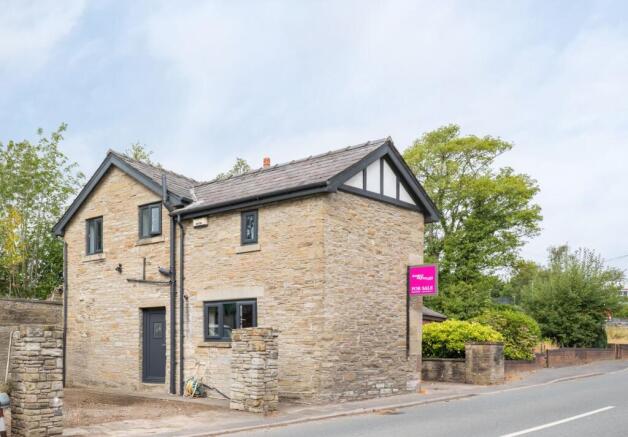3 bed property, in Appley Bridge, £385,000