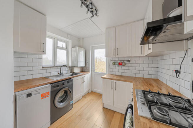 3 bed property, in Ingleboro Drive, £525,000