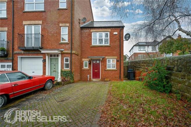 2 bed property, in Auction Close, £180,000
