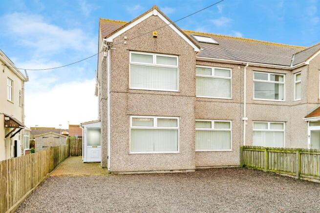 5 bed property, in Port Road East, £450,000