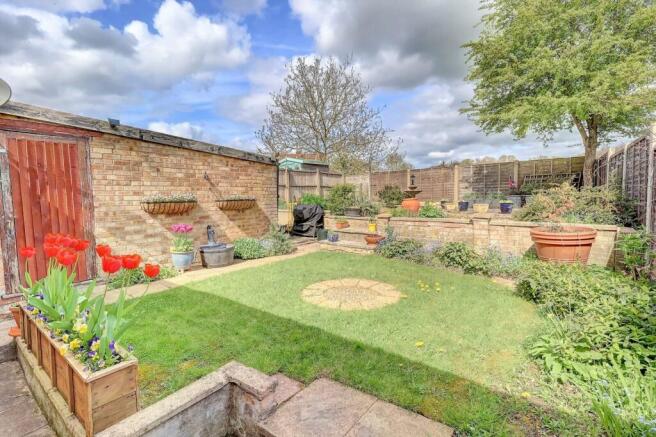 3 bed property, in Heath End Close, £575,000