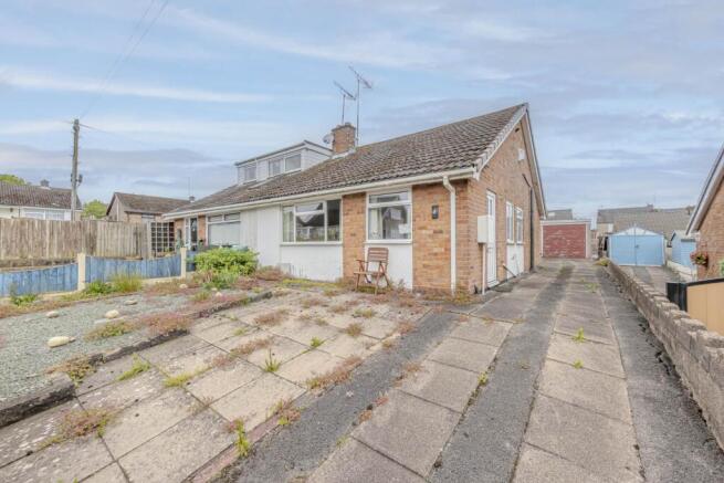 2 bed property, in Edward Davies Close, £135,000