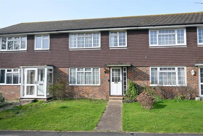 3 bed property, in Swallow Close, £275,000