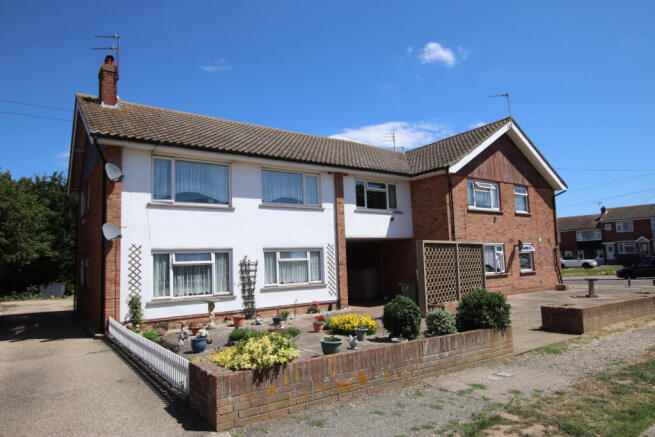 2 bed property, in St Brelades Court, £140,000