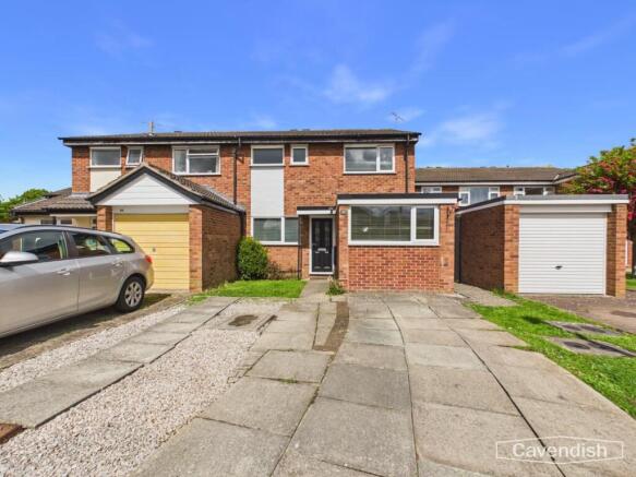 3 bed property, in Primrose Close, £325,000