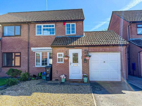 3 bed property, in Leyton Drive, £250,000