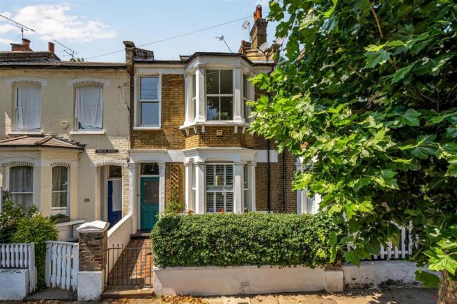 4 bed property, in Newton Avenue, £1,175,000