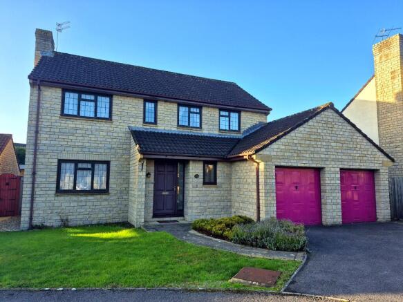 4 bed property, in Foxglove Close, £435,000