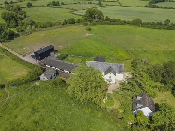 5 bed property, in Lydmore Mill, £1,150,000