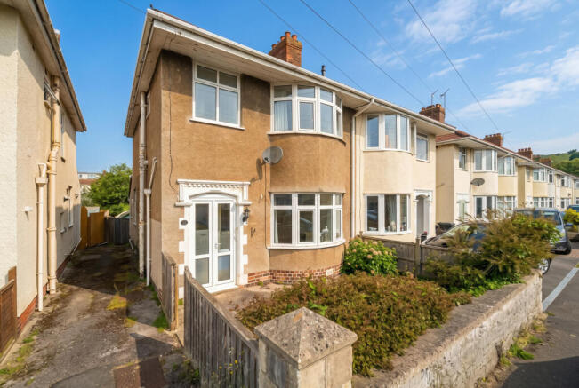3 bed property, in Woodstock Road BS22, £279,000