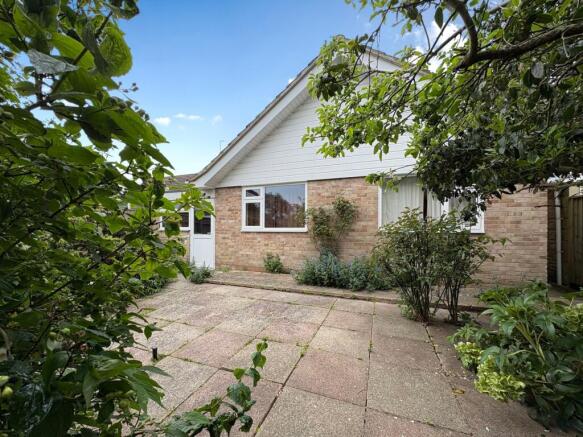 3 bed property, in Scalwell Lane, £300,000