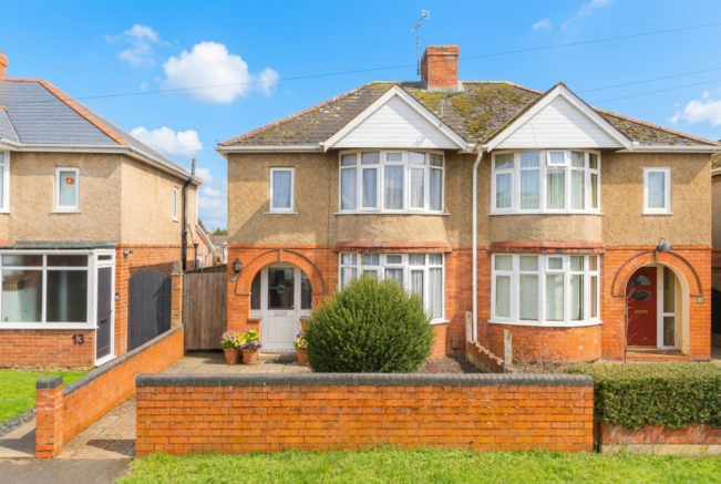 3 bed property, in Church Walk North, £280,000