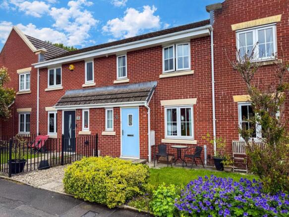 4 bed property, in Barlow Close, £250,000