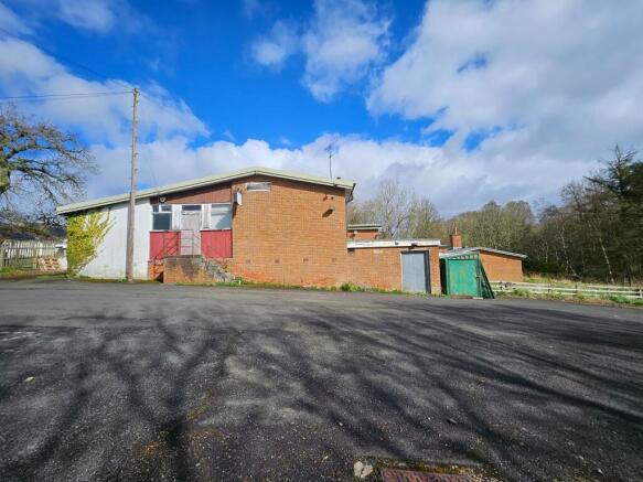 3 bed property, in Brierley Gardens, £400,000