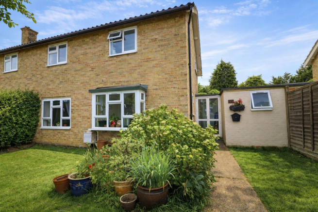 3 bed property, in Seaward Avenue, £190,000