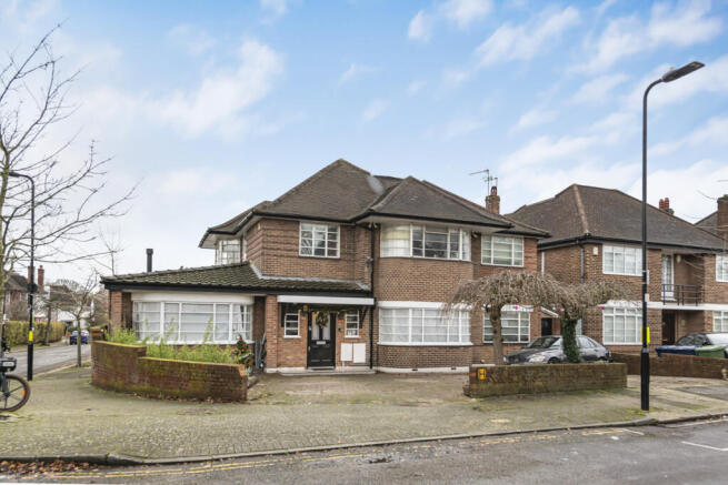 6 bed property, in Beaufort Road, £2,500,000