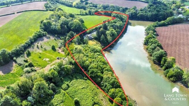 6 bed property, in Moditonham, £795,000