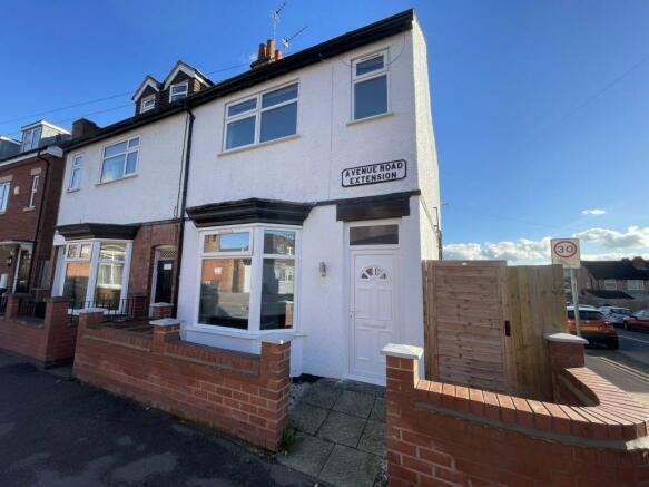 3 bed property, in 193 Avenue Road Extension, £180,000