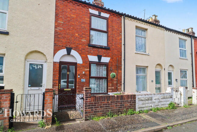 3 bed property, in East Road, £130,000