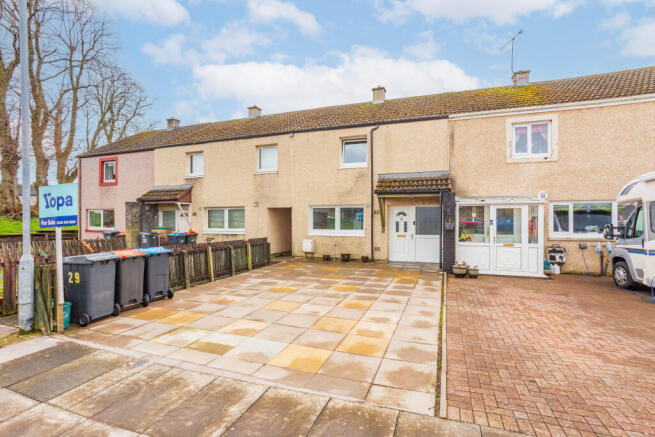 2 bed property, in Burntscarthgreen, £110,000