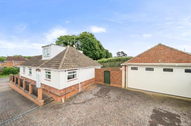 2 bed property, in Welton Road, £410,000