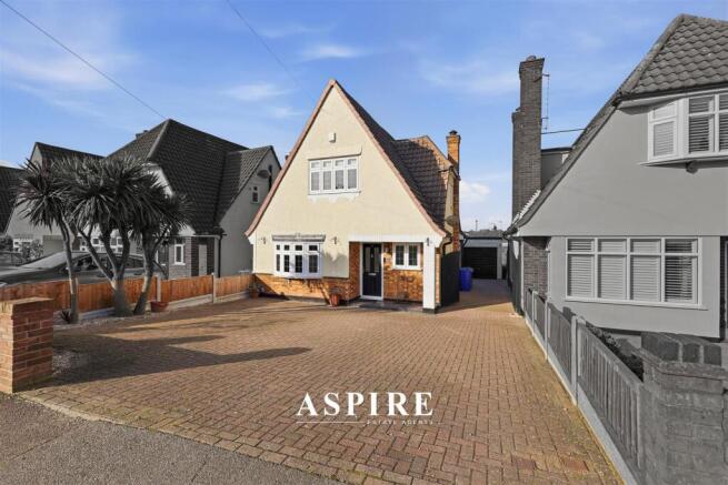 3 bed property, in Woodbrooke Way, £475,000