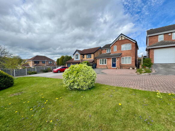 3 bed property, in Cowley Green, £325,000