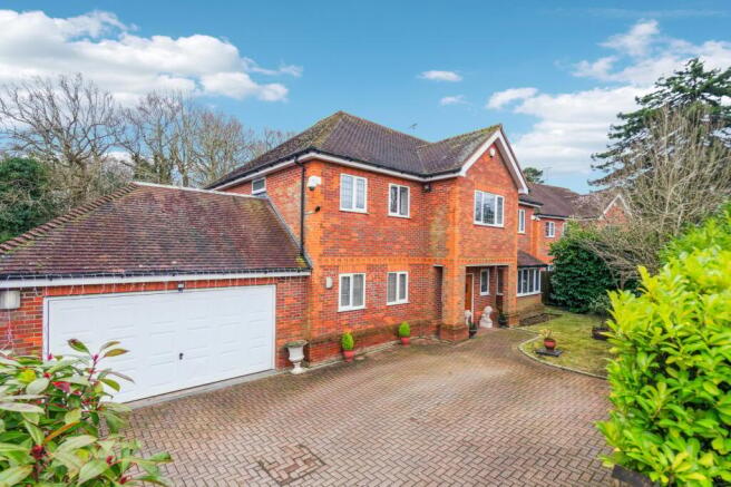 5 bed property, in Wood End Close, £1,500,000