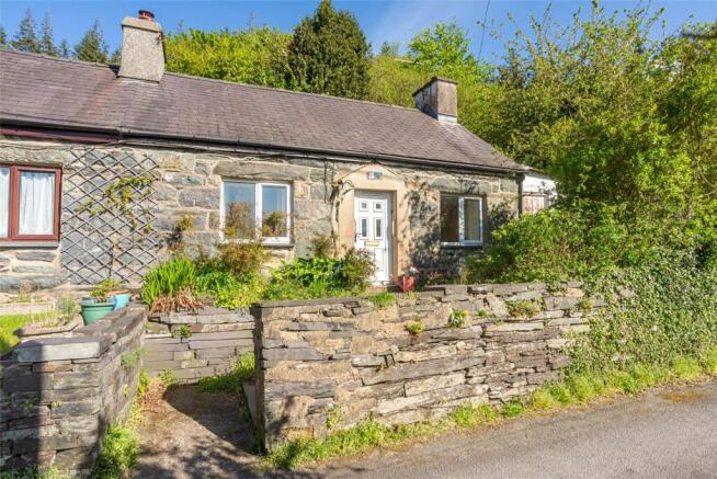3 bed property, in Rhes Jams, £100,000