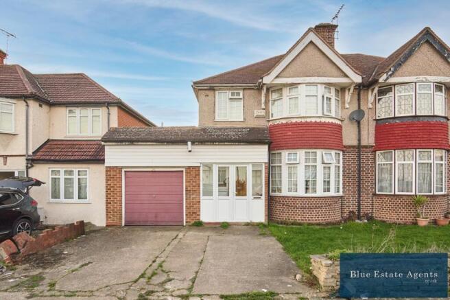 3 bed property, in Blossom Waye, £750,000