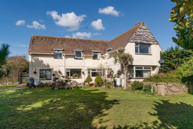 5 bed property, in Yaverland, £550,000