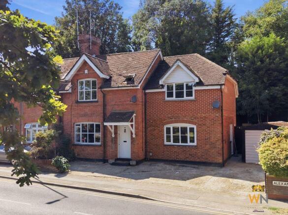 5 bed property, in Rayleigh Road, £1,000,000