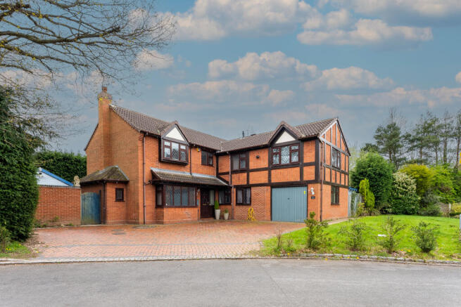 6 bed property, in Gleneagles, £550,000