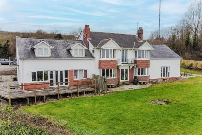 5 bed property, in Twyn-Yr-Odyn, £800,000