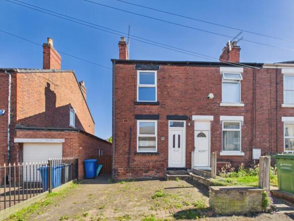 2 bed property, in King Street, £140,000