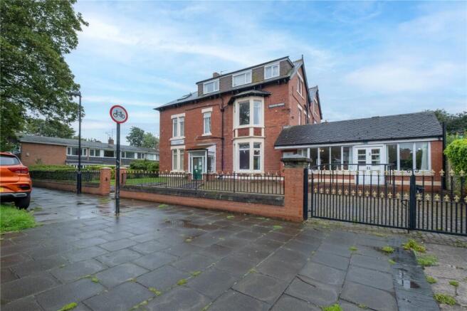 27 bed property, in Kensington Gardens, £925,000