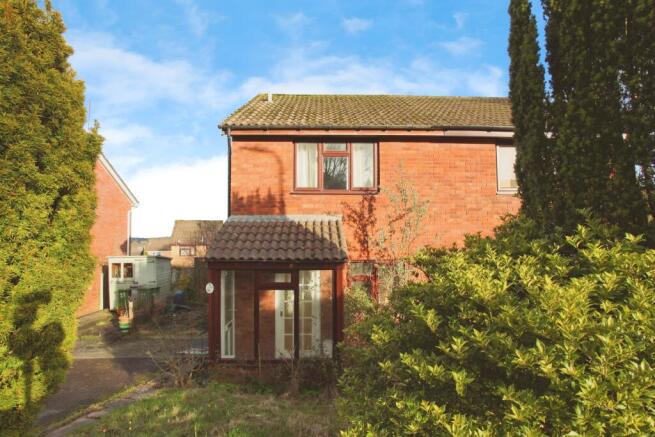 2 bed property, in Pentre Close, £199,950