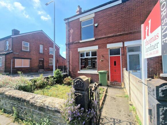 2 bed property, in Lower Bents Lane, £200,000