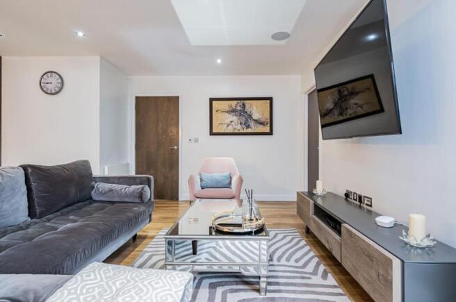 2 bed property, in East Drive, £495,000