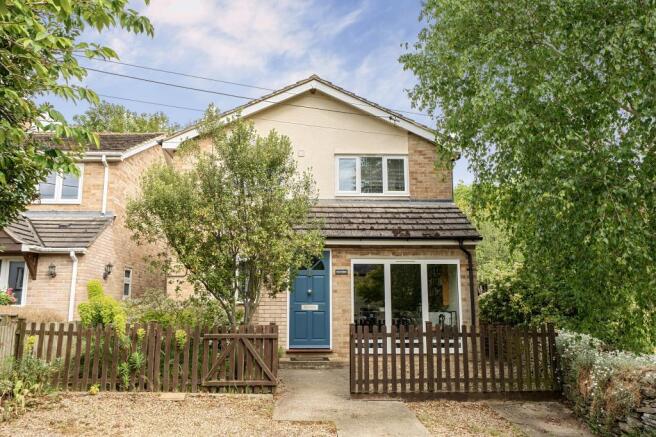 2 bed property, in Craymier, £450,000