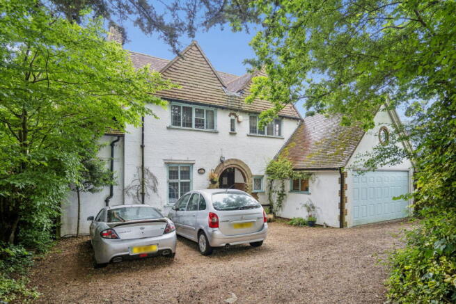 4 bed property, in Oxhey Lane, £775,000