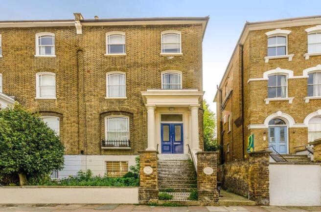 3 bed property, in Highbury Hill, £850,000