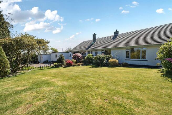 5 bed property, in Penelewey, £935,000