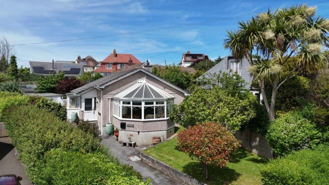 2 bed property, in Valley Road, £425,000