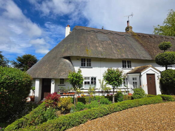 2 bed property, in Stile End, £695,000