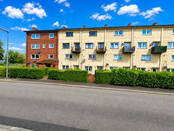 2 bed property, in Canmore Road, £49,995